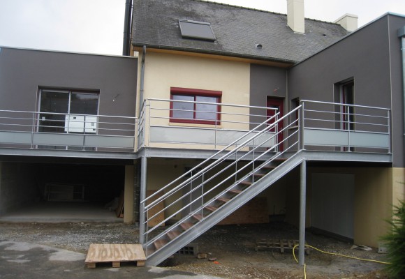 Terrasse et escalier en extérieur – Noyal sur Vilaine